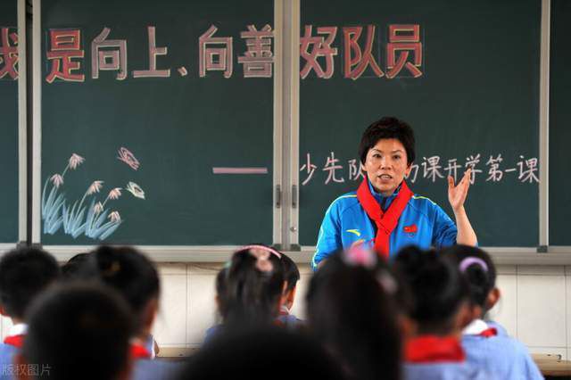 所以这十五人的采药小分队里面，人员配比是七男八女。